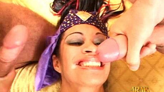 Дрочит рукой - секс видео онлайн